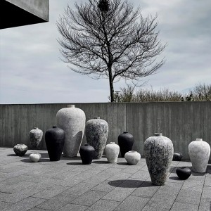 vase noir de la collection Luna en noir - Muubs - Woodely