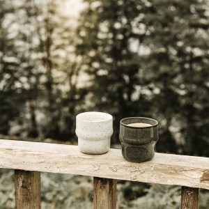 tasse Lake en grès vert de chez House Doctor
