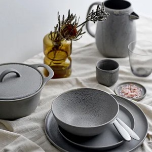 Esthétique Intemporelle : Les Tasses Kendra Gris Grès par Bloomingville