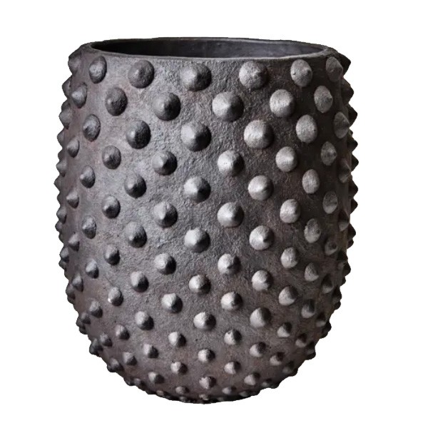 Élégance Urbaine : Pot CAMILLE L en Béton Noir/Marron avec Piques