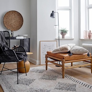 Table Ayah : Modernité Métallique et Tendance Jaune Éclatant