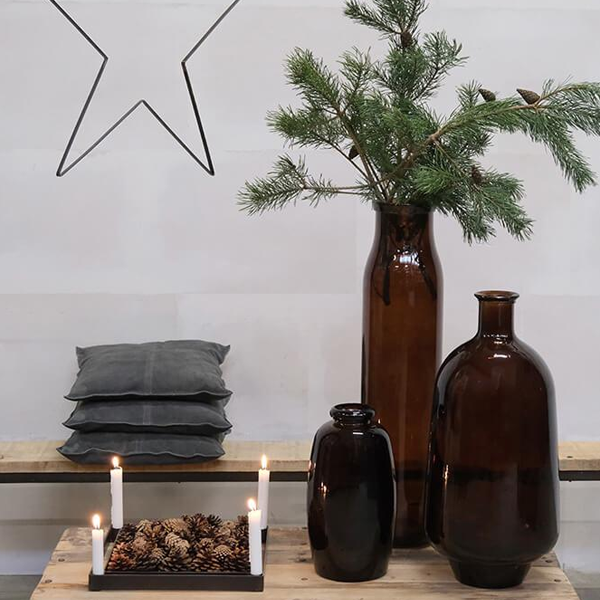 Composition florale artistique dans le vase de sol Woodely - Harmonie des couleurs