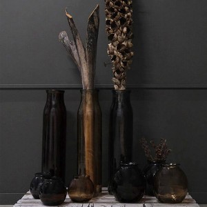 Lawrence floor vase chocolate - Trademark Living