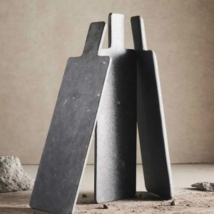 Deux planches à tapas en pierre de rivière posées debout l'une contre l'autre, ambiance épurée - Muubs - Woodely