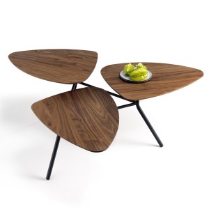 Détails sophistiqués : Plateaux superposés pivotants de la table Klybeck