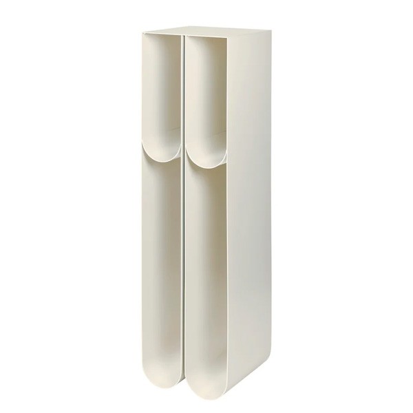 Piédestal Curved en Acier Beige – Kristina Dam