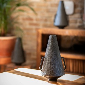 Vase en céramique Graphite – Collection Alma| Maud Dollard Céramique