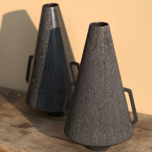 Vase en céramique Graphite – Collection Alma| Maud Dollard Céramique