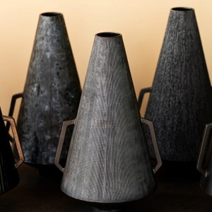 Vase en céramique Nox – Collection Alma| Maud Dollard Céramique