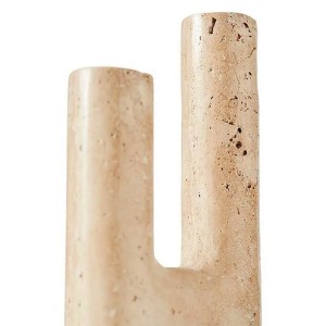 Bougeoir Minerva en travertin crème, forme double colonne en U, vue de face sur fond neutre - Muubs - Woodely