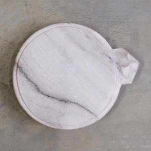 Détail marbre blanc et gris plateau chapati rond vue de dessus - Trademark Living - Woodely
