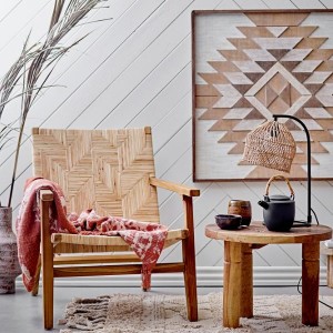 Le Vase Saku sublimé par des branches naturelles — une alliance parfaite entre céramique et nature.