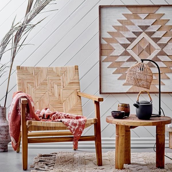 Le Vase Saku sublimé par des branches naturelles — une alliance parfaite entre céramique et nature.