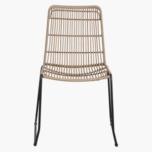 Détail du tressage en rotin synthétique naturel de la chaise Jane – tons sable et miel façonnés à la main