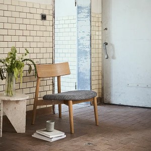 Fauteuil Tetra Muubs — Quand le chêne rencontre la douceur, sur Woodely.