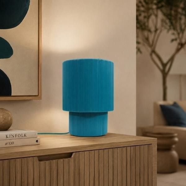 Lampe à poser Tube en plastique recyclé vert d'eau | Woodely