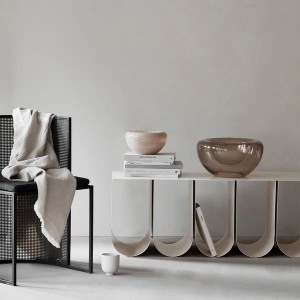Metal curved bench - Kristina Dam