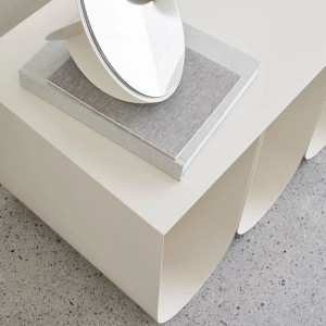 Metal curved bench - Kristina Dam