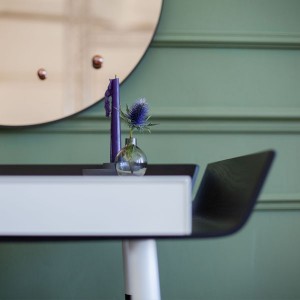 EMKO design and uncluttered desk