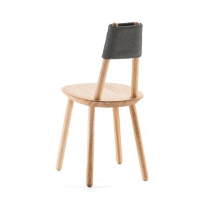 Chaise Naïve Frêne de la collection EMKO disponible chez Woodely