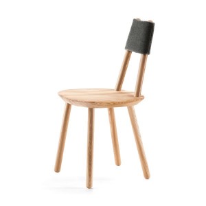 Chaise Naïve Frêne huilé by EMKO disponible chez Woodely