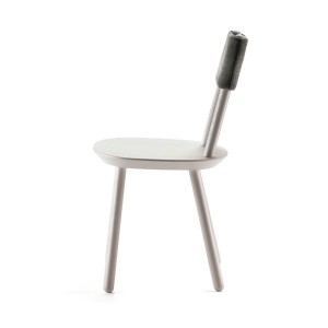 Chaise Naïve Frêne gris EMKO disponible chez Woodely