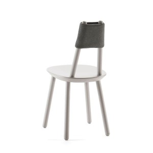 Chaise Naïve Frêne gris EMKO disponible chez woodely
