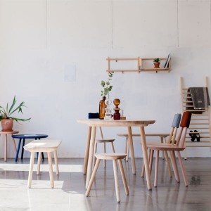 Banc Naïve 1400 Frêne naturel de la collection EMKO