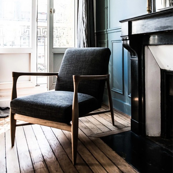 Floating armchair Anthracite and light oak from the RED Edition collection is available at Woodely