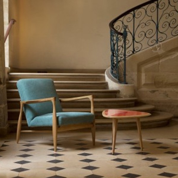 Floating armchair Indian blue fabric and oak - Red Edition