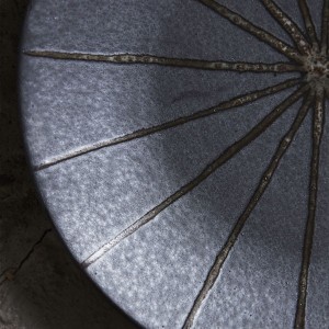 assiette X6 en grès marron House Doctor chez Woodely