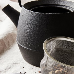 Cast Black Teapot - Nicolas Vahe