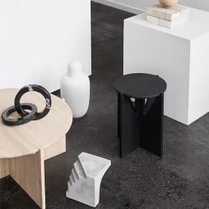 Tabouret en chêne noir