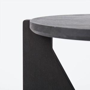 Table en bois de chêne noir - Kristina Dam
