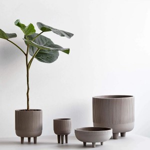 Pot de la collection Kristina Dam en terre cuite