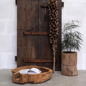 Each wooden tray is unique: A glimpse of rustic and natural beauty